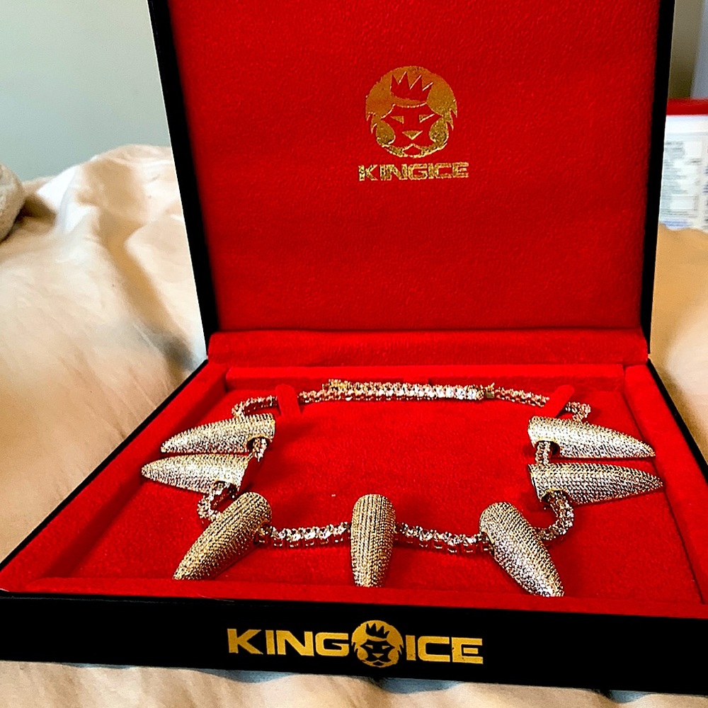 Marvel BLACK PANTHER - WAKANDA Inspired Necklace - KINGICE